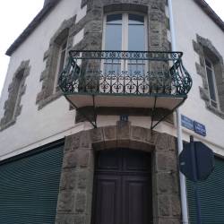 Restauration d'un balcon ancien .