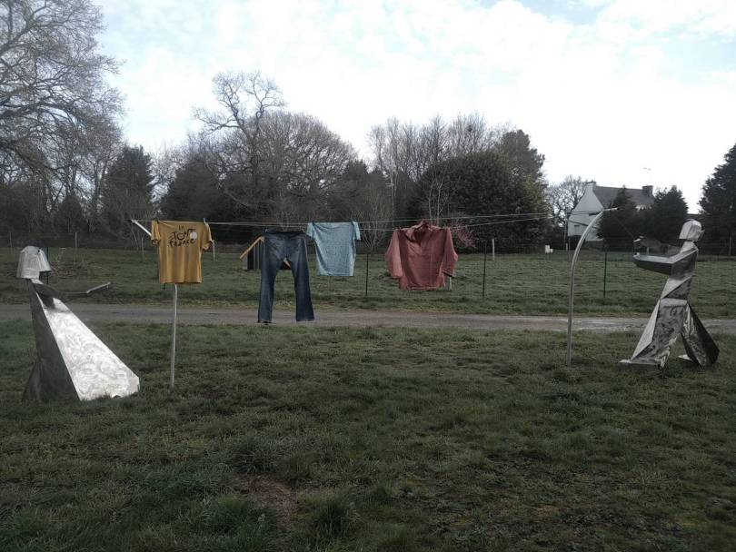 tire à la cordesur fil à linge