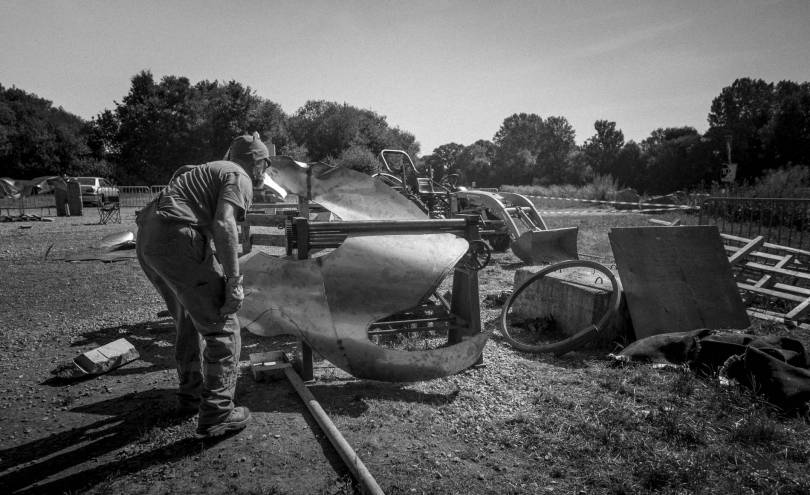 travail de d�formation des feuilles de m�tal